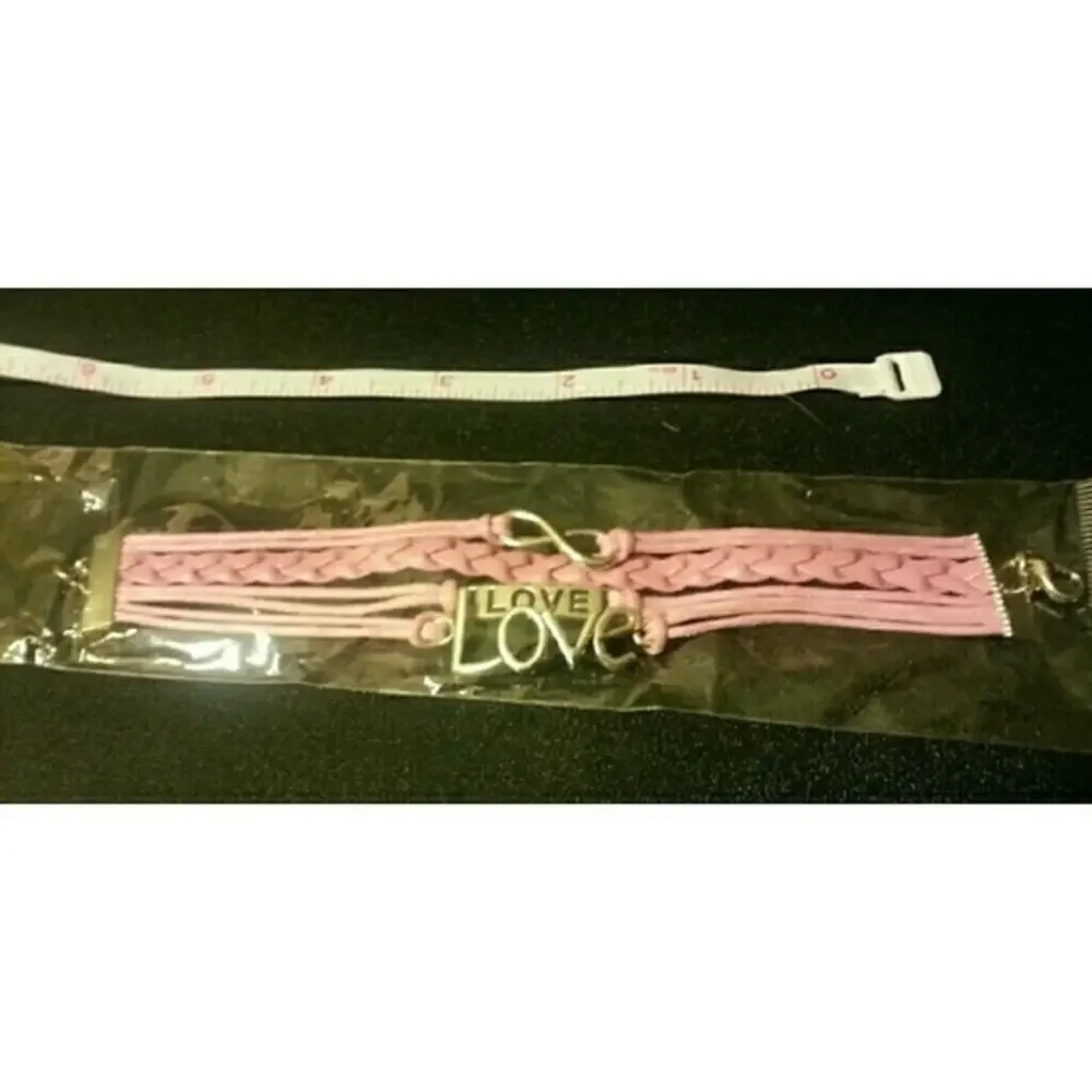 ✨️  New in package Pink Wrap‎ Bracelet